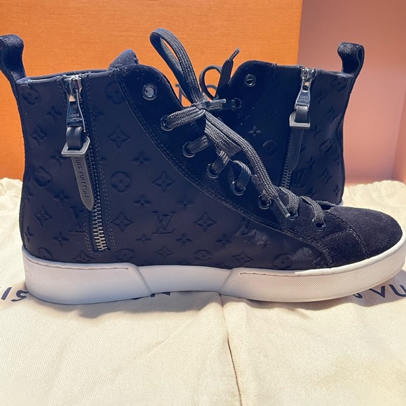 Authentic Louis Vuitton sneakers - Picture 6 of 14